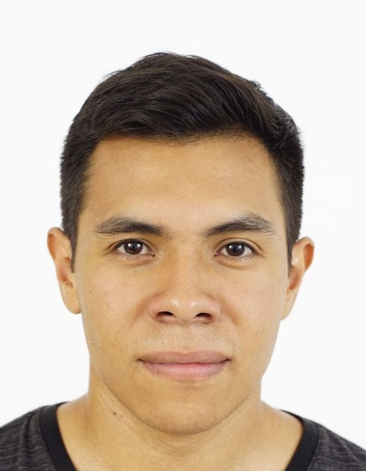 The same man cropped to 35 x 45 mm: head centred between the hair and chin lines, white background