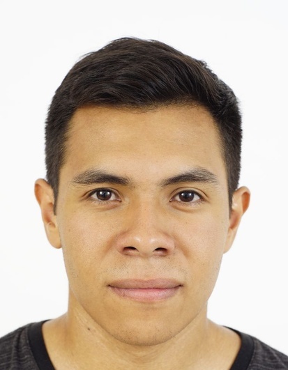 The same man cropped to 35 x 45 mm: head centred between the hair and chin lines, white background